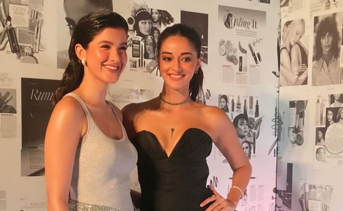 Ananya Panday And Shanaya Kapoor Were The Most Stylish Besties In Silver And Black On The Red Carpet At An Awards Show