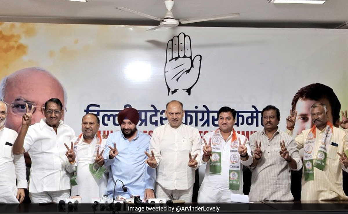 2 Former AAP Leaders, Ex-Councillor Join Congress In Delhi