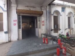 Chhatarpur: जिला अस्पताल के ब्लड बैंक में लगी आग, सभी मशीनें जलकर हुईं खाक Chhatarpur: जिला अस्पताल के ब्लड बैंक में लगी आग, सभी मशीनें जलकर हुईं खाक