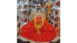 Dewas: नवरात्रि के पहले माता टेकरी मंदिर में तैयारी शुरू, हर साल उमड़ते हैं लाखों भक्त&nbsp;