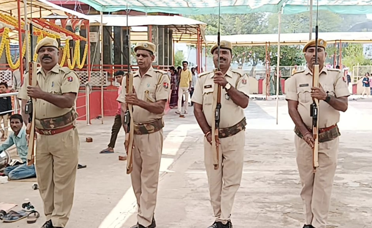 नवरात्रि विशेष 2023: माता का ऐसा मंदिर जहां सुबह-शाम पुलिस देती है सलामी