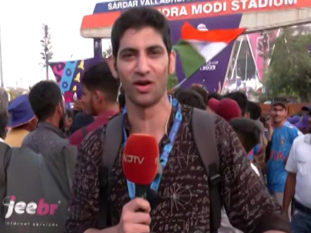 India Dismiss Pakistan For 191. Fans Rejoice