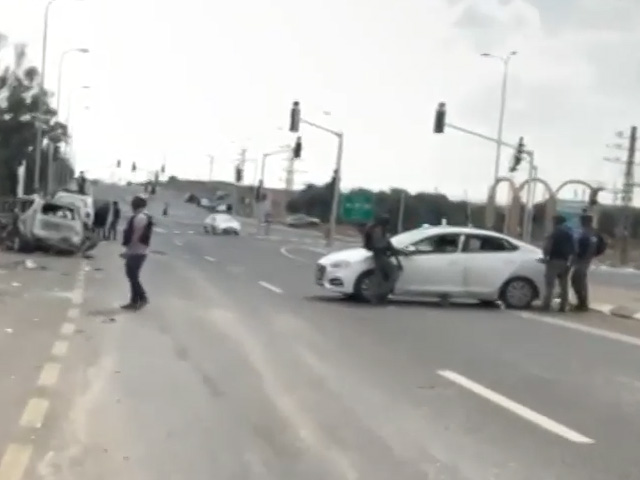 Israel Sets Up Bunkers Near Border With Gaza, Moves In Troops