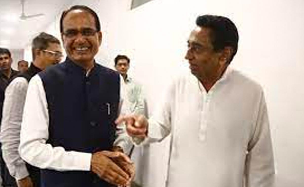 मध्यप्रदेश में गारंटी-वायदों की होड़ ! पर हालत 'घर में नहीं हैं दाने,अम्मा चली भुनाने' वाली