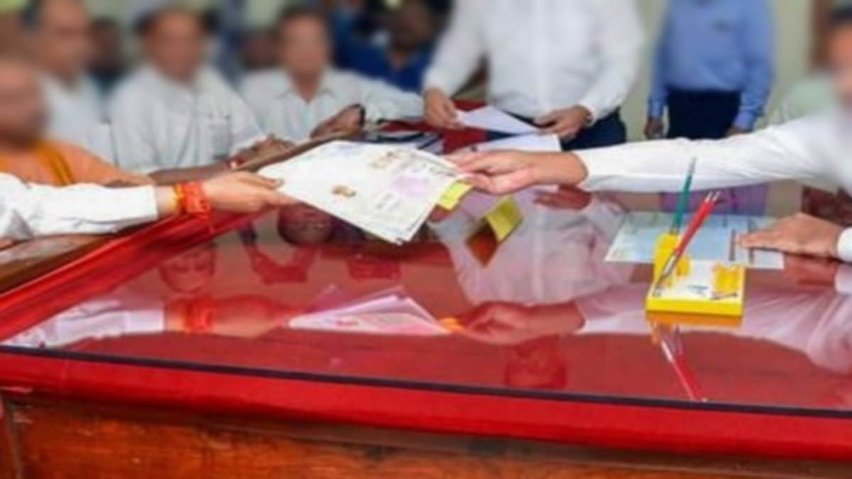 Rajasthan Election 2023: राजस्थान में नामांकन के पहले दिन सिर्फ 8 उम्मीदवारों ने भरे पर्चे, घाटोल की हो रही चर्चा Rajasthan Election 2023: राजस्थान में नामांकन के पहले दिन सिर्फ 8 उम्मीदवारों ने भरे पर्चे, घाटोल की हो रही चर्चा