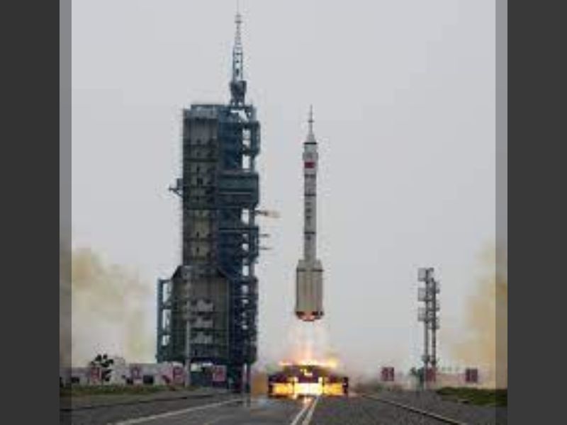 चीन ने शेनझोउ-17 मिशन किया लॉन्च, चीनी अंतरिक्ष में भेजा सबसे कम उम्र का अपना दल