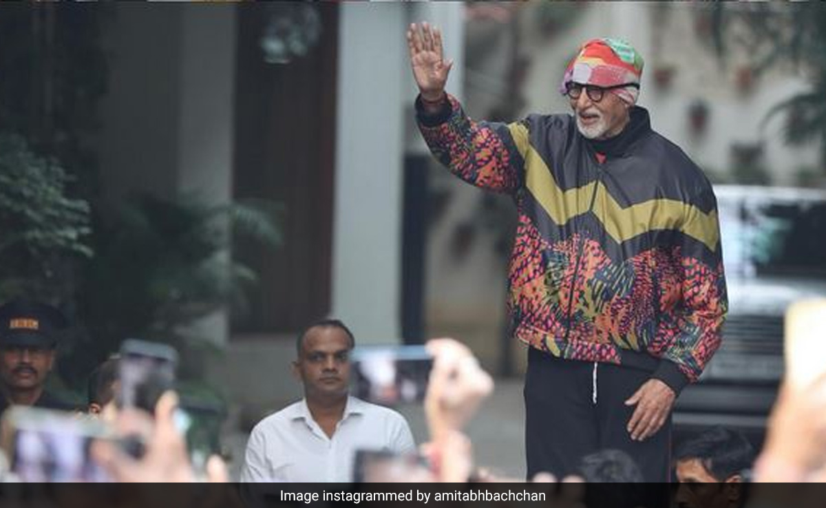 Amitabh Bachchan's "Very Complicated" Defence Of His Sunday Meet And Greet Look