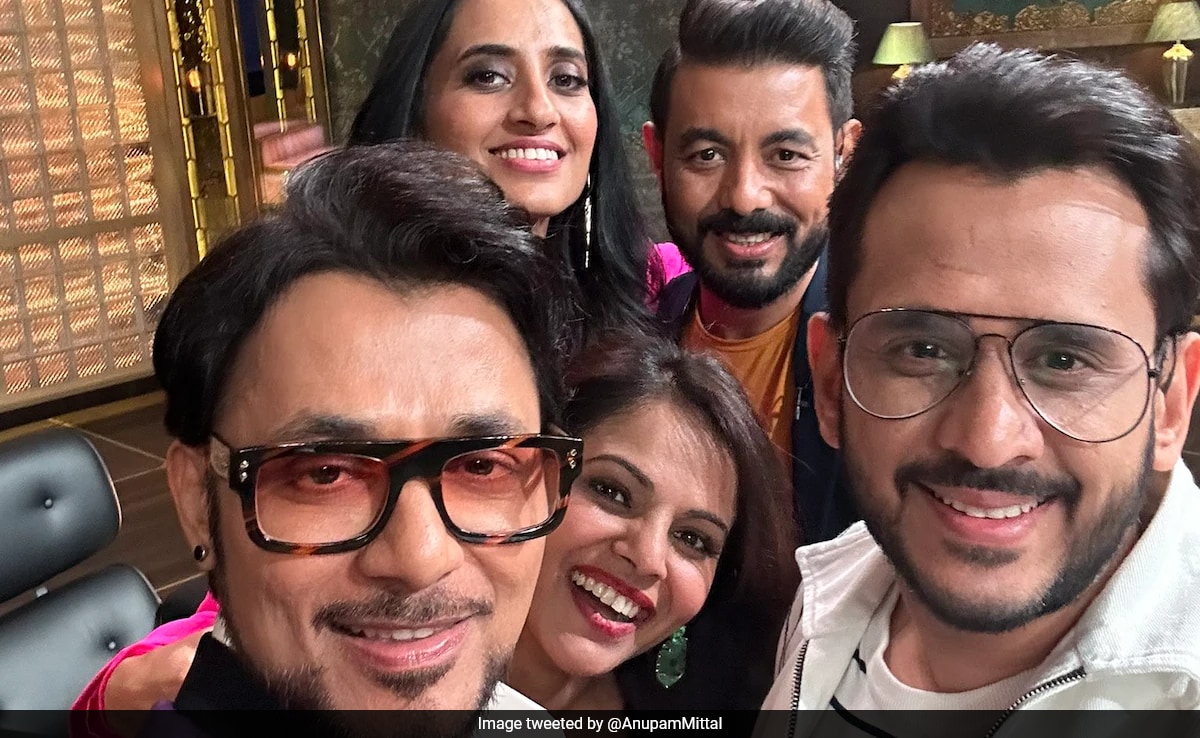 "Still Working 70-Hour Weeks": Anupam Mittal Shares Selfie With Shark Tank India Judges - Vimarsana News