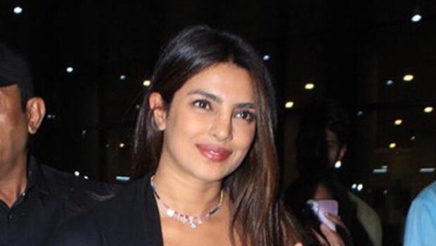 Priyanka Chopra Pictured Wearing A Necklace With Daughter Malti's Name On It. Aww