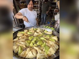 Viral Video: Green Samosas At Ambala Street Food Stall Are Winning Internet's Heart Viral Video: Green Samosas At Ambala Street Food Stall Are Winning Internet's Heart