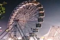 50 Rescued After Being Stuck On Ferris Wheel At Delhi Fair 50 Rescued After Being Stuck On Ferris Wheel At Delhi Fair