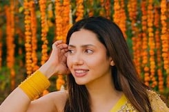येलो साड़ी में माहिरा की खूबसूरती देख दीवाने हुए फैंस, सामने आईं अनदेखी तस्वीरें येलो साड़ी में माहिरा की खूबसूरती देख दीवाने हुए फैंस, सामने आईं अनदेखी तस्वीरें