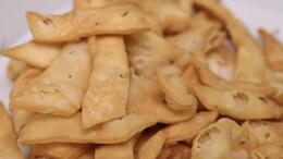 Woman Calls Namak Pare "Salty Fried Pastry Strips." Internet Gives Hilarious Reactions