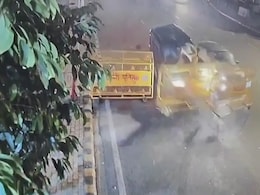 दिल्ली में बेकाबू कार ने मारी टक्कर, कई फीट दूर जाकर गिरा पुलिसकर्मी, आरोपी अरेस्ट दिल्ली में बेकाबू कार ने मारी टक्कर, कई फीट दूर जाकर गिरा पुलिसकर्मी, आरोपी अरेस्ट