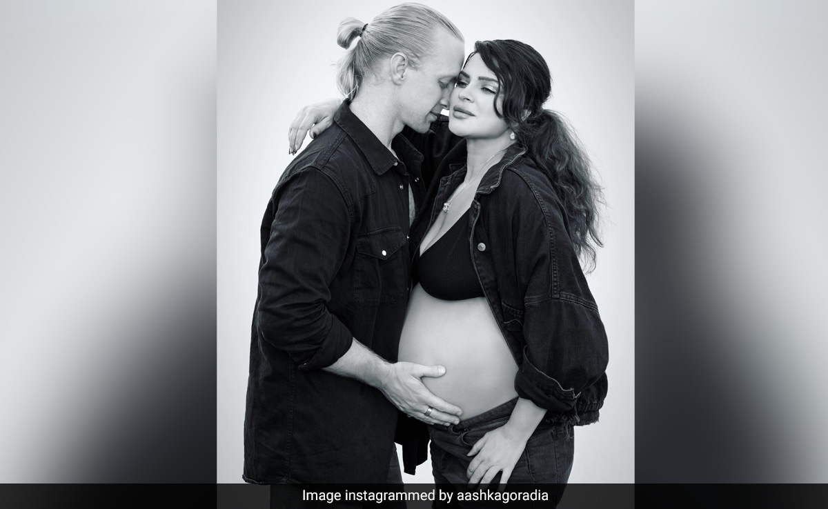 <i>Daayan</i> Actor  Aashka Goradia And Brent Globe Blessed With A Baby Boy