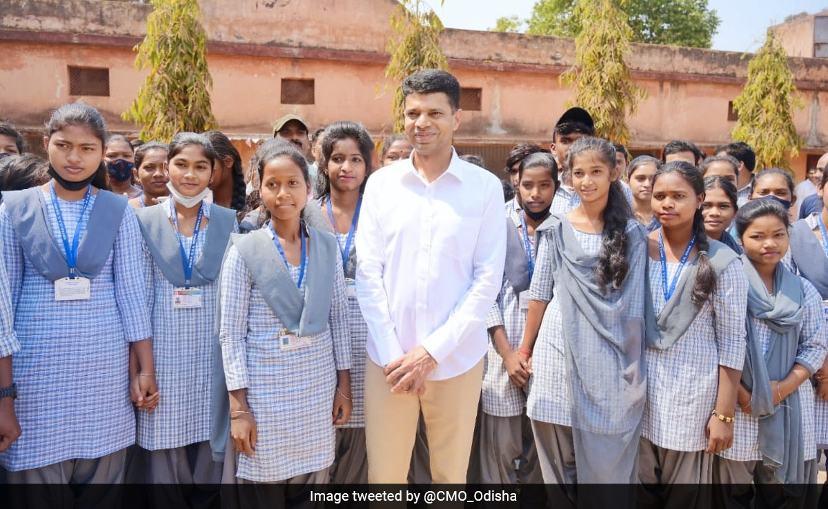 Naveen Patnaik's Secretary Takes Voluntary Retirement, May Join Politics