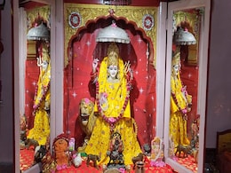 नवरात्रि के चौथे दिन पूजी जाती हैं मां कुष्मांडा, जान लीजिए इनका स्वरूप और पूजन विधि नवरात्रि के चौथे दिन पूजी जाती हैं मां कुष्मांडा, जान लीजिए इनका स्वरूप और पूजन विधि