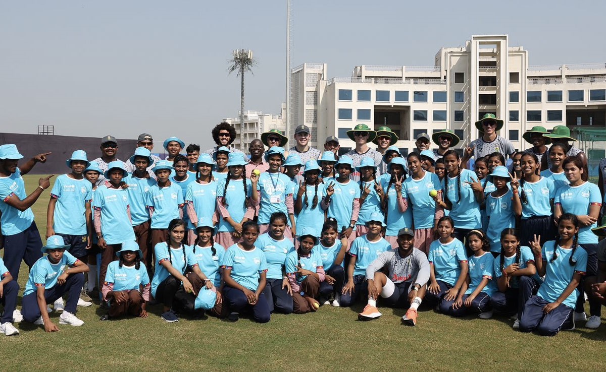 उत्तर प्रदेश : लखनऊ में बच्चों के साथ खेले अंतरराष्ट्रीय क्रिकेटर