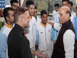 रक्षा मंत्री राजनाथ सिंह ने 19वें एशियाई खेलों में पदक जीतने वाले आर्म्स फ़ोर्स के खिलाड़ियों को किया सम्मानित रक्षा मंत्री राजनाथ सिंह ने 19वें एशियाई खेलों में पदक जीतने वाले आर्म्स फ़ोर्स के खिलाड़ियों को किया सम्मानित