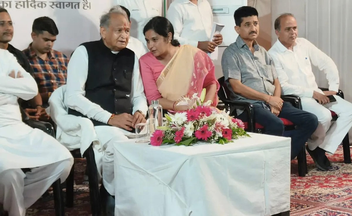 अपने होम टाउन जोधपुर में कल से चुनावी अभियान का आगाज करेंगे CM गहलोत, रावण दहन में भी होंगे शामिल अपने होम टाउन जोधपुर में कल से चुनावी अभियान का आगाज करेंगे CM गहलोत, रावण दहन में भी होंगे शामिल