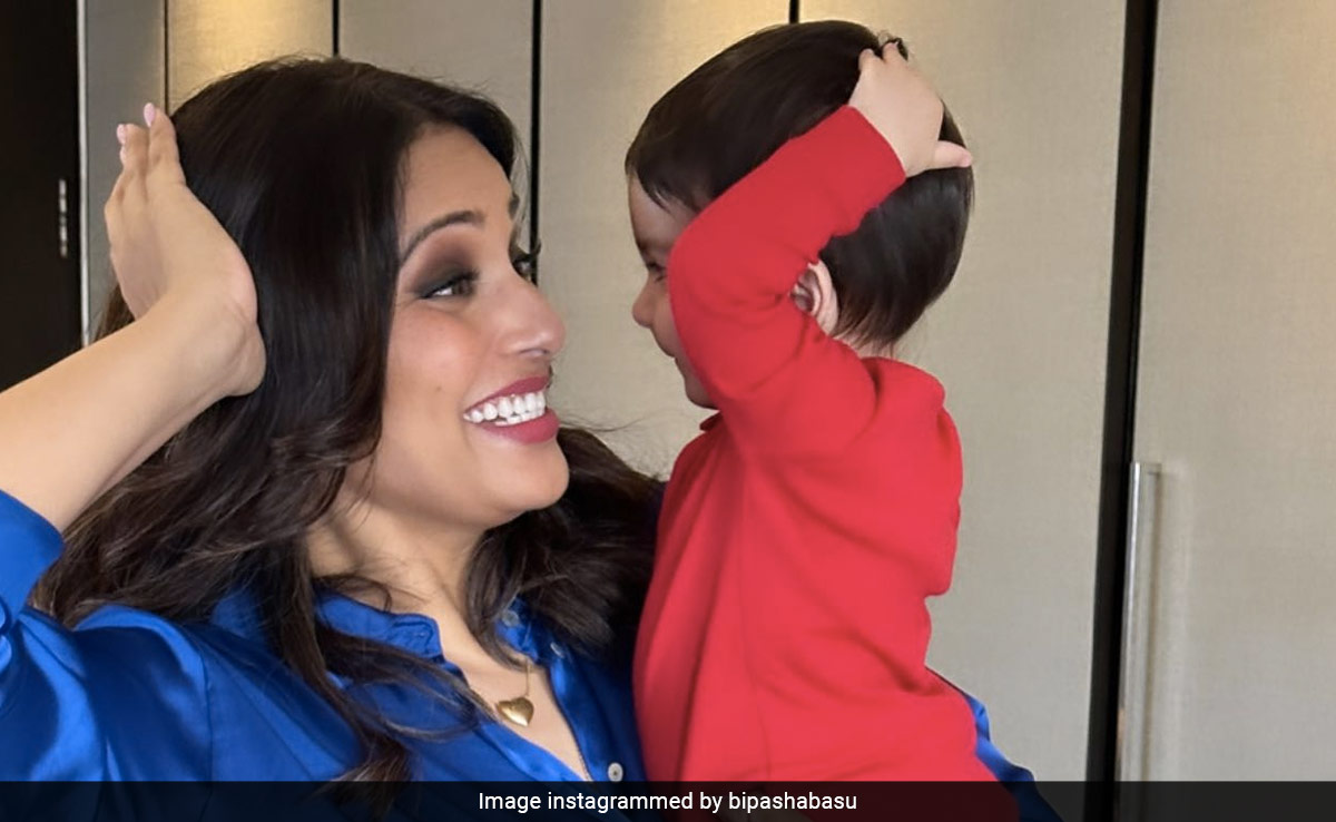 Mom Bipasha Basu's Adorable Pic With Daughter Devi Is Melting The Internet's Heart