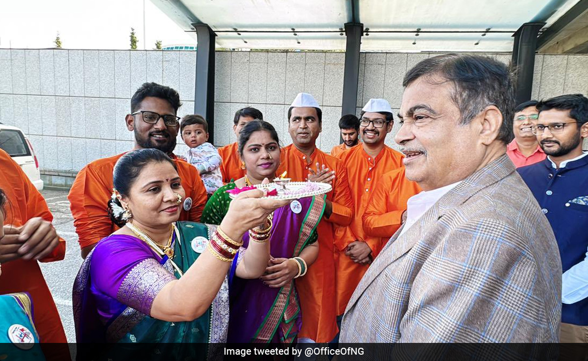 Watch: Nitin Gadkari Receives Traditional 'Maharashtrian' Welcome At Prague Airport