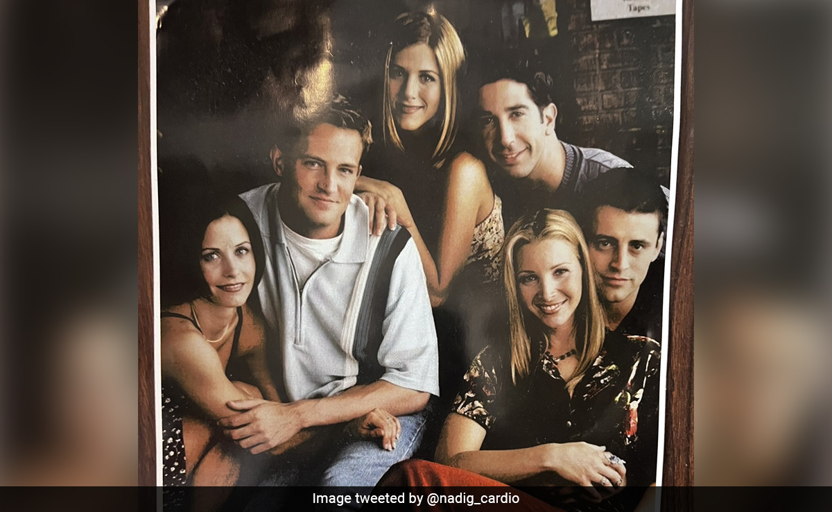 <i>Friends</i> Cast To Release Joint Statement After Co-Star Matthew Perry's "Devastating" Death: Report