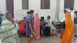 बात करते हुए अचानक से कटा फोन...पति ने घर आकर देखा तो मिली बीवी की लाश&nbsp;