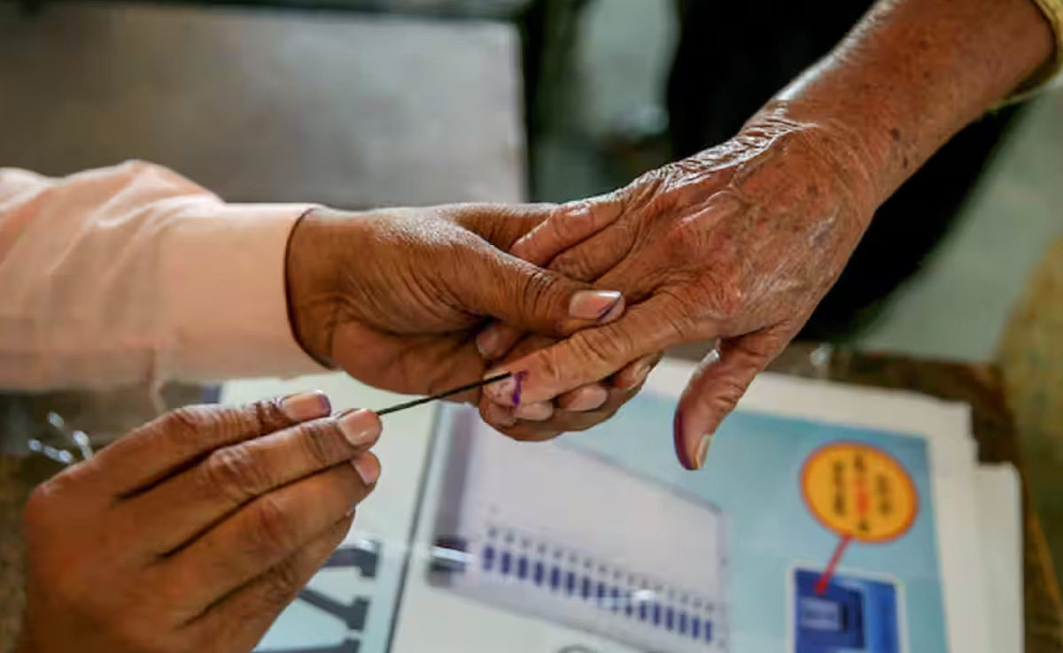 Home Voting For 1st Phase Of Lok Sabha Elections Begins In Bengal