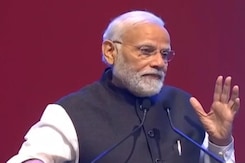 "2014 में लोगों ने आउटडेटेड फोन को छोड़ दिया, उस समय तो सरकार ही हैंग कर जाती थी": PM नरेंद्र मोदी का कटाक्ष "2014 में लोगों ने आउटडेटेड फोन को छोड़ दिया, उस समय तो सरकार ही हैंग कर जाती थी": PM नरेंद्र मोदी का कटाक्ष
