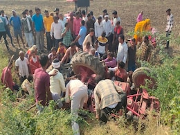बूंदी में महिला मजदूरों को ले जा रहा ट्रैक्टर अनियंत्रित होकर पलटा, 9 लोग घायल बूंदी में महिला मजदूरों को ले जा रहा ट्रैक्टर अनियंत्रित होकर पलटा, 9 लोग घायल