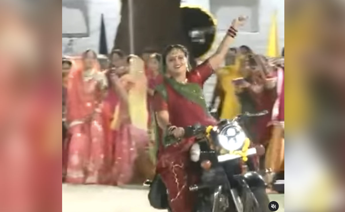 Watch: Women Performing Unique Form Of <i>'Garba'</i> On Bikes And Jeeps Impress Internet