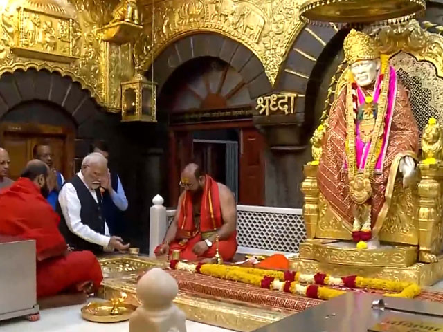 Watch: PM Modi Offers Prayers At Saibaba Samadhi Temple In Maharashtra ...
