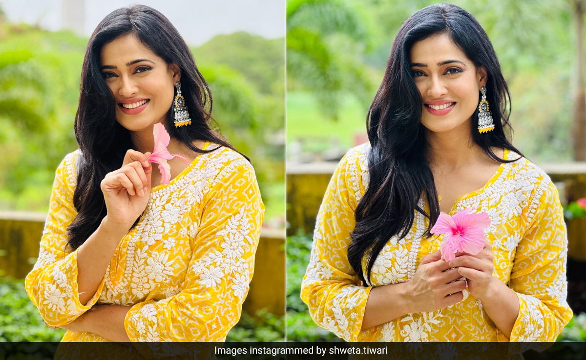It's Fall Season But Shweta Tiwari's Bright Yellow <i>Kurta</i> May Make You Believe It's The Middle Of Spring