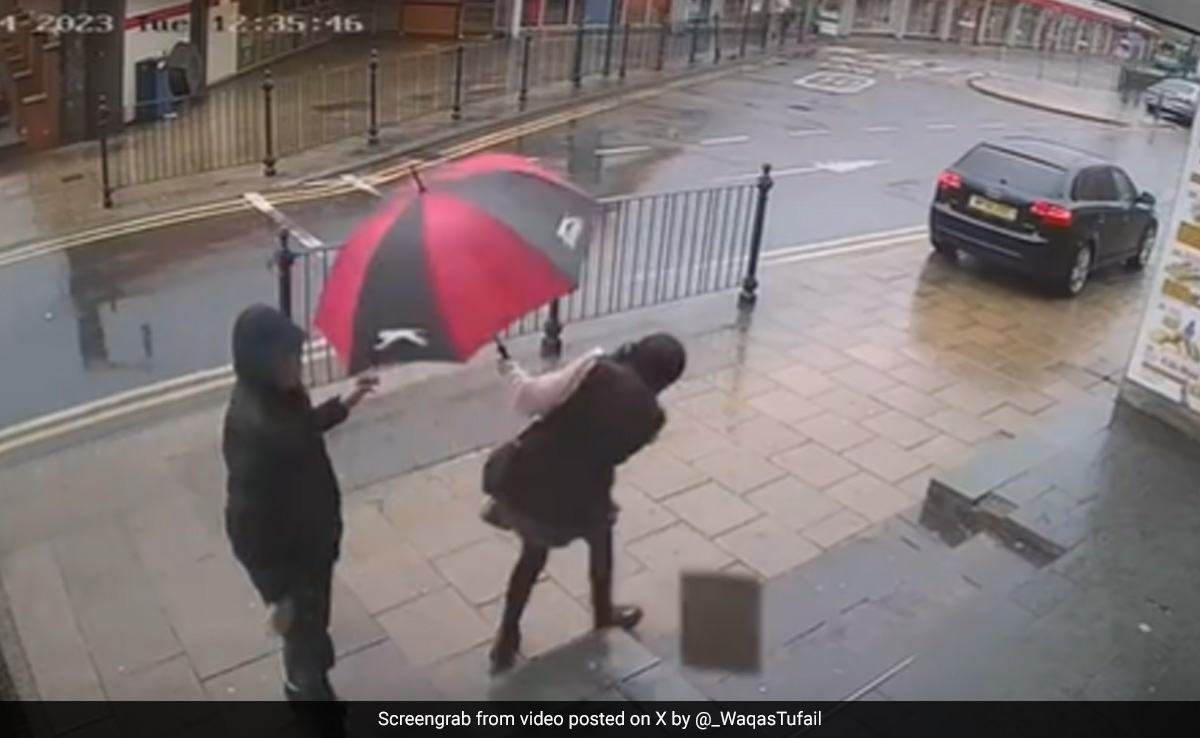 Video: Hijab-Wearing Woman Attacked In Broad Daylight In UK, Internet Calls It ''Appalling''