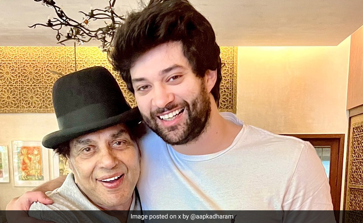 "<i>Dade-Pote Di Yaari</i>," Dharmendra Writes Sharing Pic With Grandson Rajveer Deol