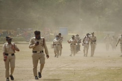 दिल्ली : 10 हजार सिविल डिफेंस वालंटियर की सेवाएं समाप्ति को मंज़ूरी दिल्ली : 10 हजार सिविल डिफेंस वालंटियर की सेवाएं समाप्ति को मंज़ूरी