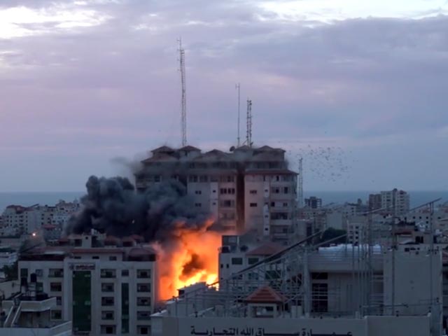 इजरायल के जवाबी हमलों से गाजा में रिहायशी इलाका तबाह