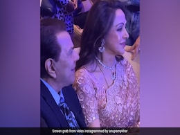 Inside Pic Of Hema Malini And Dharmendra From Her Birthday Bash. Courtesy Anupam Kher Inside Pic Of Hema Malini And Dharmendra From Her Birthday Bash. Courtesy Anupam Kher