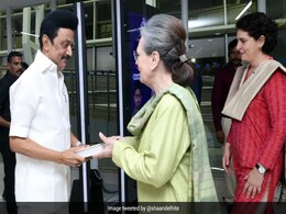 Sonia Gandhi, Priyanka Gandhi Arrive In Chennai To Attend DMK Women Conference Sonia Gandhi, Priyanka Gandhi Arrive In Chennai To Attend DMK Women Conference