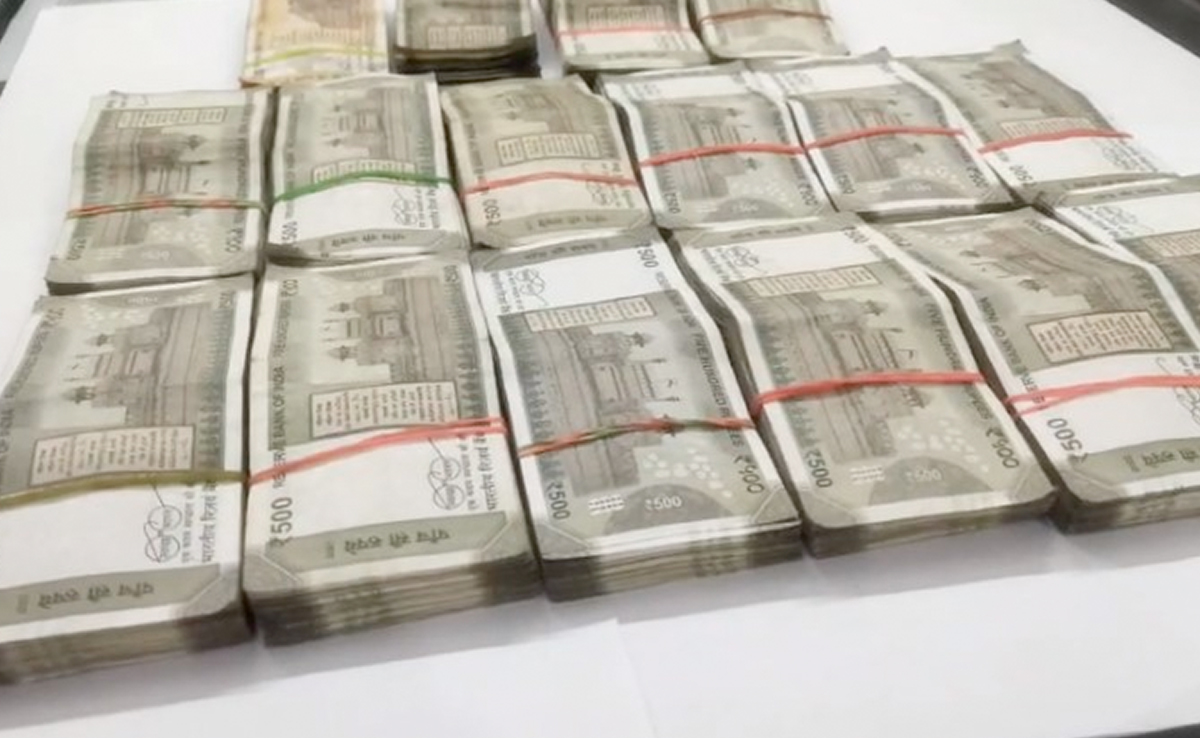 CG Election News: रायगढ़ में बाइक सवार से 7.5 लाख रुपए जब्त, चुनाव में गलत इस्तेमाल की आशंका