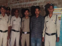 Chhatarpur: आबकारी विभाग ने कई ठिकानों पर मारे छापे, 3 क्विंटल से ज्यादा अवैध शराब बरामद Chhatarpur: आबकारी विभाग ने कई ठिकानों पर मारे छापे, 3 क्विंटल से ज्यादा अवैध शराब बरामद