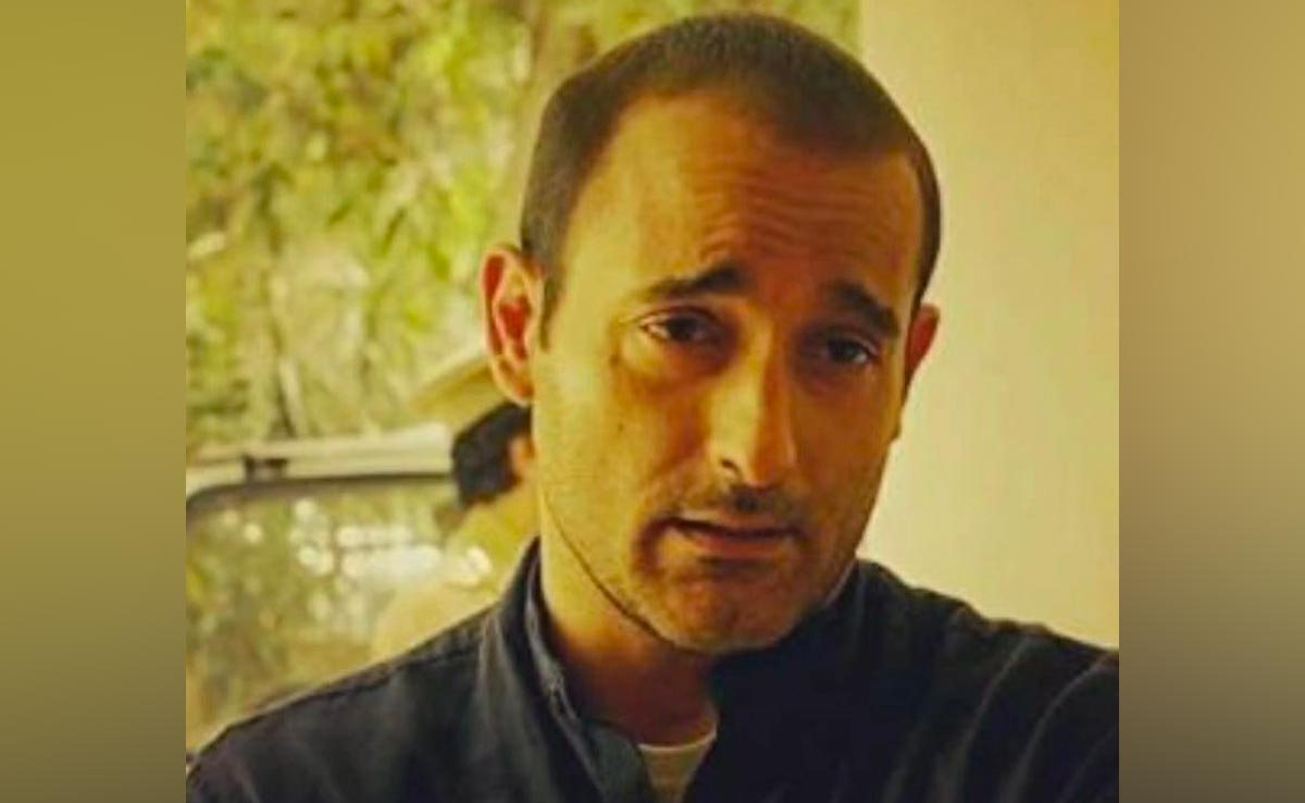 पापा विनोद खन्ना के साथ डेब्यू फिल्म कर क्यों पछताते थे अक्षय खन्ना ? किस बात का था अफसोस ?