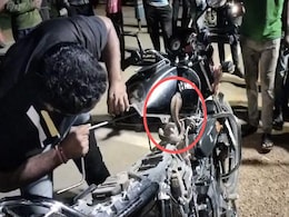 कोरबा: बाइक में घुस कर बैठा था कोबरा सांप, युवक ने चलती गाड़ी से कूद कर बचाई जान कोरबा: बाइक में घुस कर बैठा था कोबरा सांप, युवक ने चलती गाड़ी से कूद कर बचाई जान