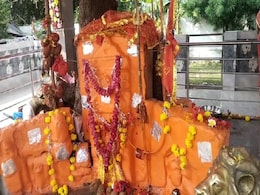 Vidisha News : नवरात्रि में घंटी वाली मां के मंदिर पर लगती है भक्तों की भीड़, मन्नत पूरी होने पर चढ़ाई जाती हैं घंटियां Vidisha News : नवरात्रि में घंटी वाली मां के मंदिर पर लगती है भक्तों की भीड़, मन्नत पूरी होने पर चढ़ाई जाती हैं घंटियां