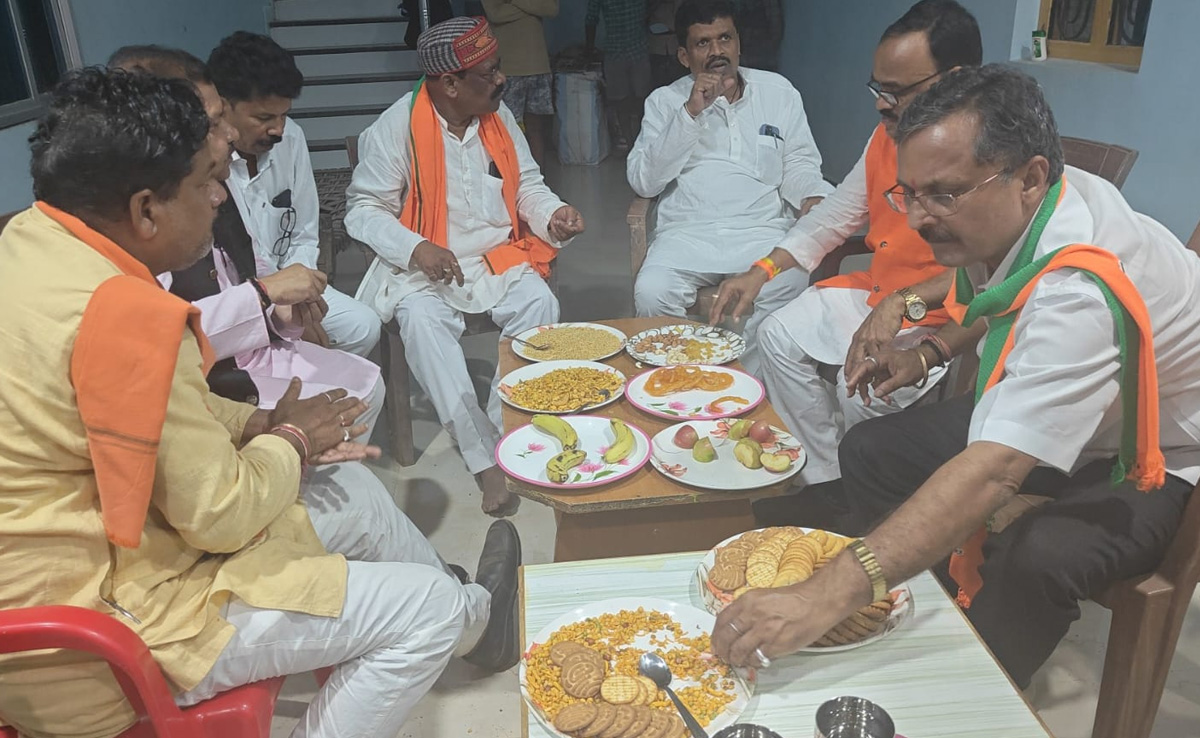 छत्तीसगढ़ : नाराज BJP नेताओं को मनाने के लिए बंद कमरे में घंटों चली मीटिंग, कांग्रेस में फूट का डर
