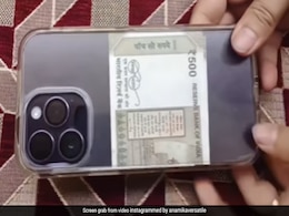 मोबाइल कवर में क्या आप भी रख देते हैं नोट? जानिए ऐसा करना क्यों हो सकता है खतरनाक - देखें Video मोबाइल कवर में क्या आप भी रख देते हैं नोट? जानिए ऐसा करना क्यों हो सकता है खतरनाक - देखें Video