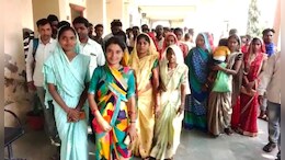 प्रतापगढ़ में शिक्षा सहायकों से एक करोड़ की ठगी, मिनी सचिवालय पर किया प्रदर्शन