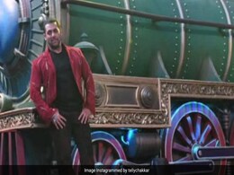 Bigg Boss 17: बिग बॉस 17 की शूटिंग हुई शुरू, सामने आई सेट से सलमान खान की पहली तस्वीर Bigg Boss 17: बिग बॉस 17 की शूटिंग हुई शुरू, सामने आई सेट से सलमान खान की पहली तस्वीर