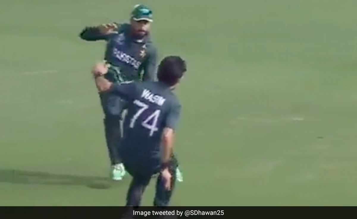 Video: एक-दूसरे का मुंह ताकते रह गए PAK खिलाड़ी और गेंद निकल गई, ऐसी फील्डिंग देख शिखर धवन के भी उड़े होश, ऐसे किया रिएक्ट